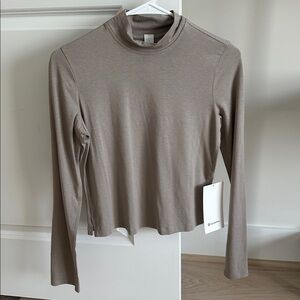 Lululemon Athletica Taupe Long Sleeve Top size 2